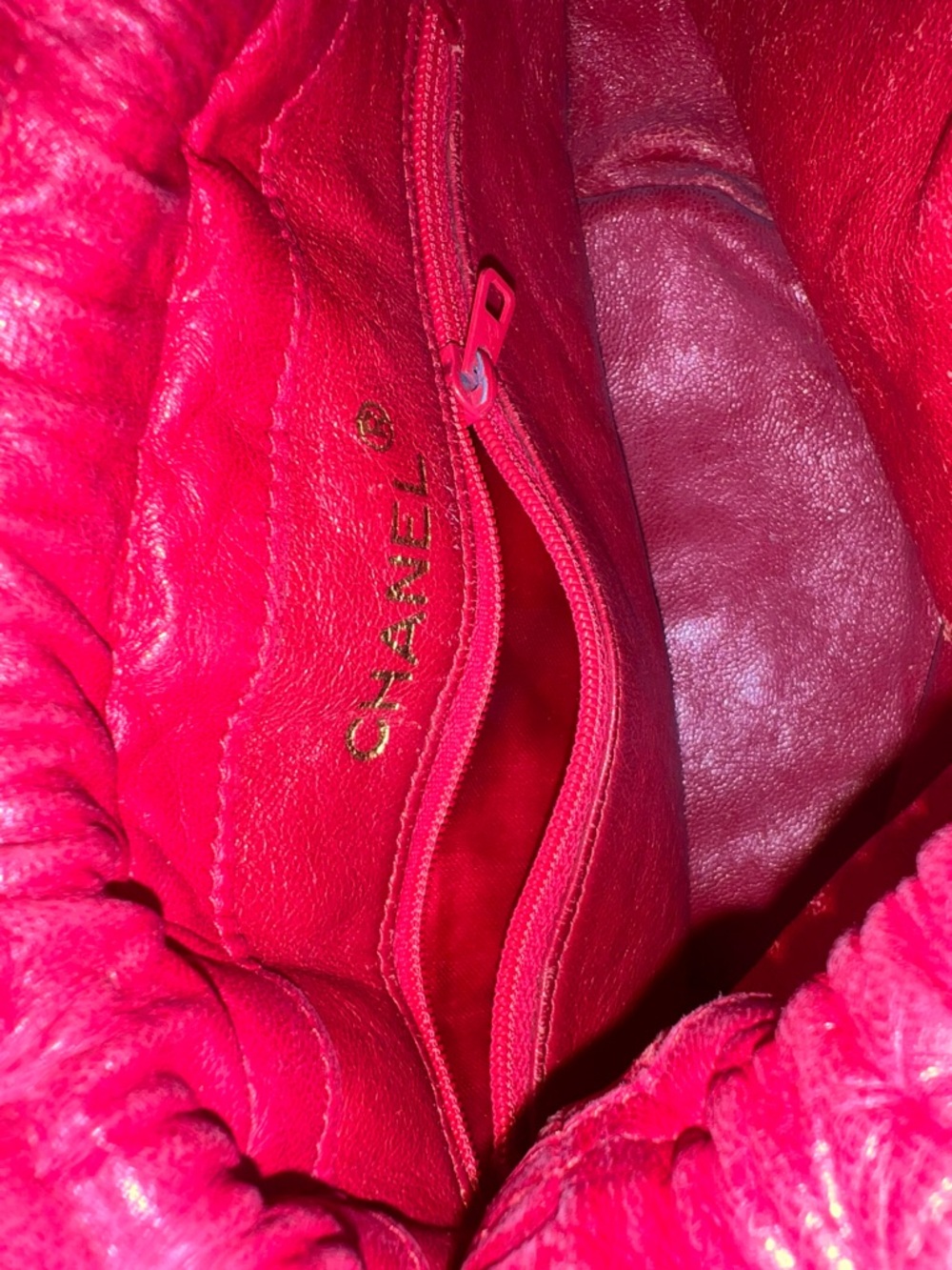 CHANEL Red Quilted Leather Drawstring Crossbody Bag - Picture 4 of 8